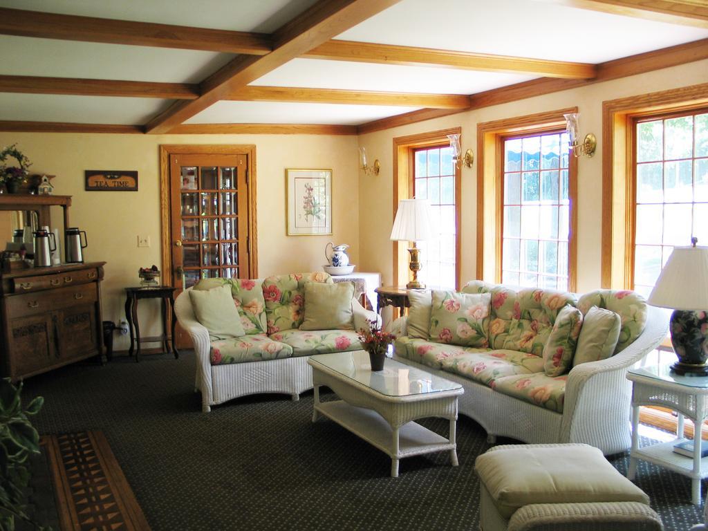 The French Country Inn Lake Geneva Exterior photo